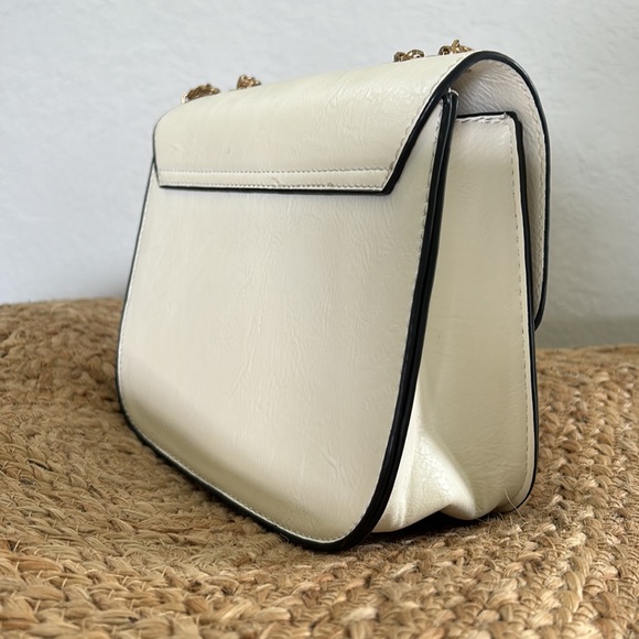 Michael Kors White Crossbody Bag gold Chain - Picture 3 of 10